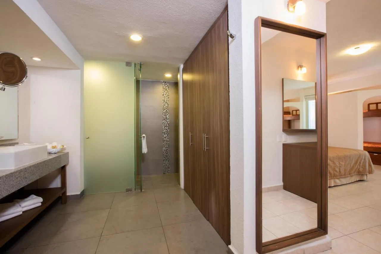 Crown Paradise Club All Inclusive Puerto Vallarta 4*,