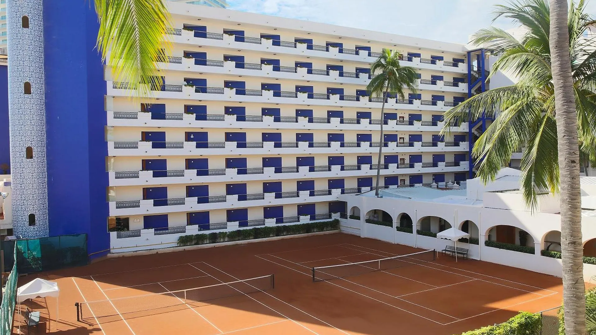 **** Feriested Crown Paradise Club All Inclusive Puerto Vallarta Mexico